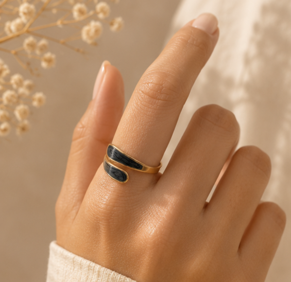 Anillo Glamore Samaya black & gold