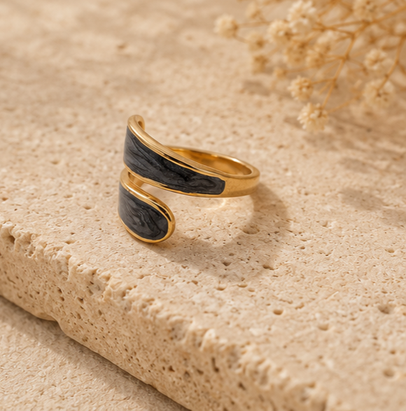Anillo Glamore Samaya black & gold