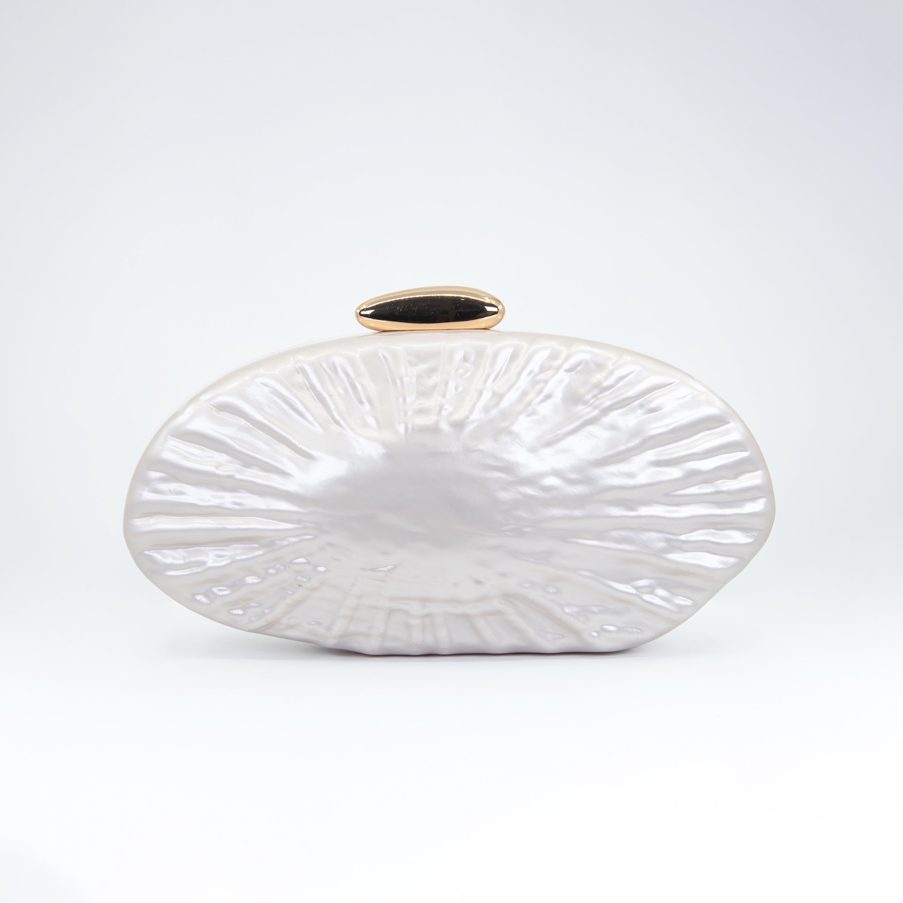 Clutch Perlado con Detalles en Dorado